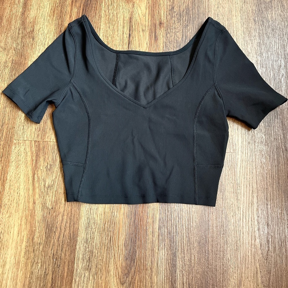 Lululemon Ribbed Contoured V-Neck Yoga Short Sleeve Top Womens Size 4 Black